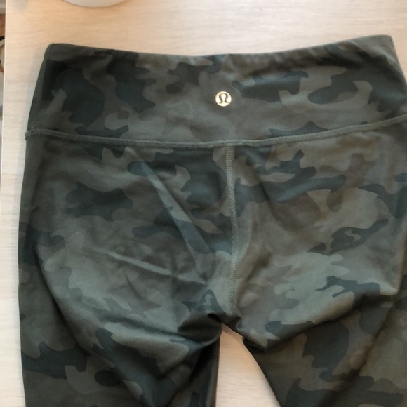 Lululemon wunder under camo capri - Picture 4 of 4